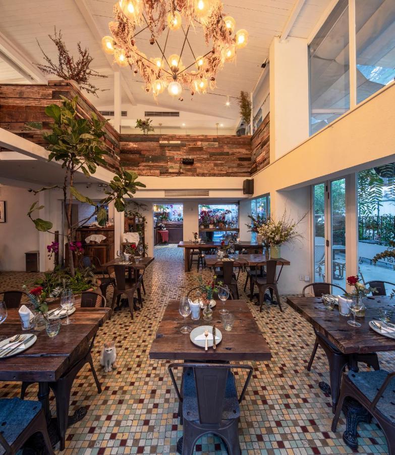 Hotel No'6 Garden --french Window With Garden View,close To Sea World &shekou Ferry Port &k11 Ecoast &subway Nearby ,offer Western Food And Coffee &english Speaking With Tour Services Shenzhen