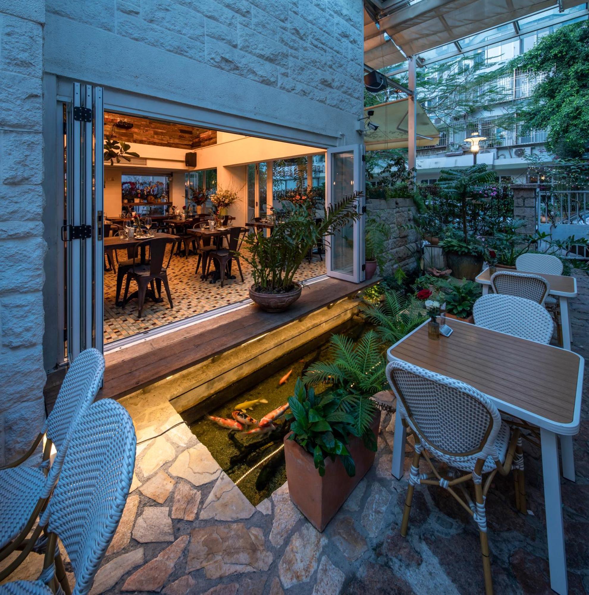 No'6 Garden --french Window With Garden View,close To Sea World &shekou Ferry Port &k11 Ecoast &subway Nearby ,offer Western Food And Coffee &english Speaking With Tour Services Hotel 4*