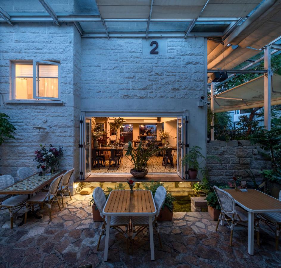Hotel No'6 Garden --french Window With Garden View,close To Sea World &shekou Ferry Port &k11 Ecoast &subway Nearby ,offer Western Food And Coffee &english Speaking With Tour Services Shenzhen