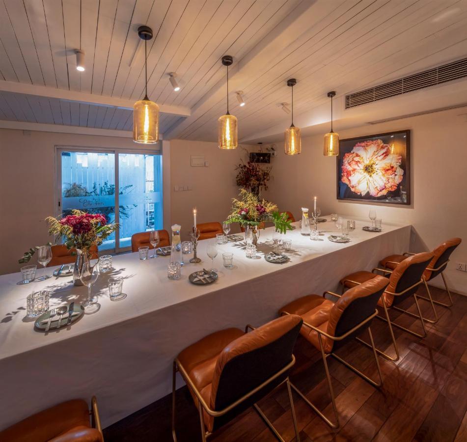 Hotel No'6 Garden --french Window With Garden View,close To Sea World &shekou Ferry Port &k11 Ecoast &subway Nearby ,offer Western Food And Coffee &english Speaking With Tour Services