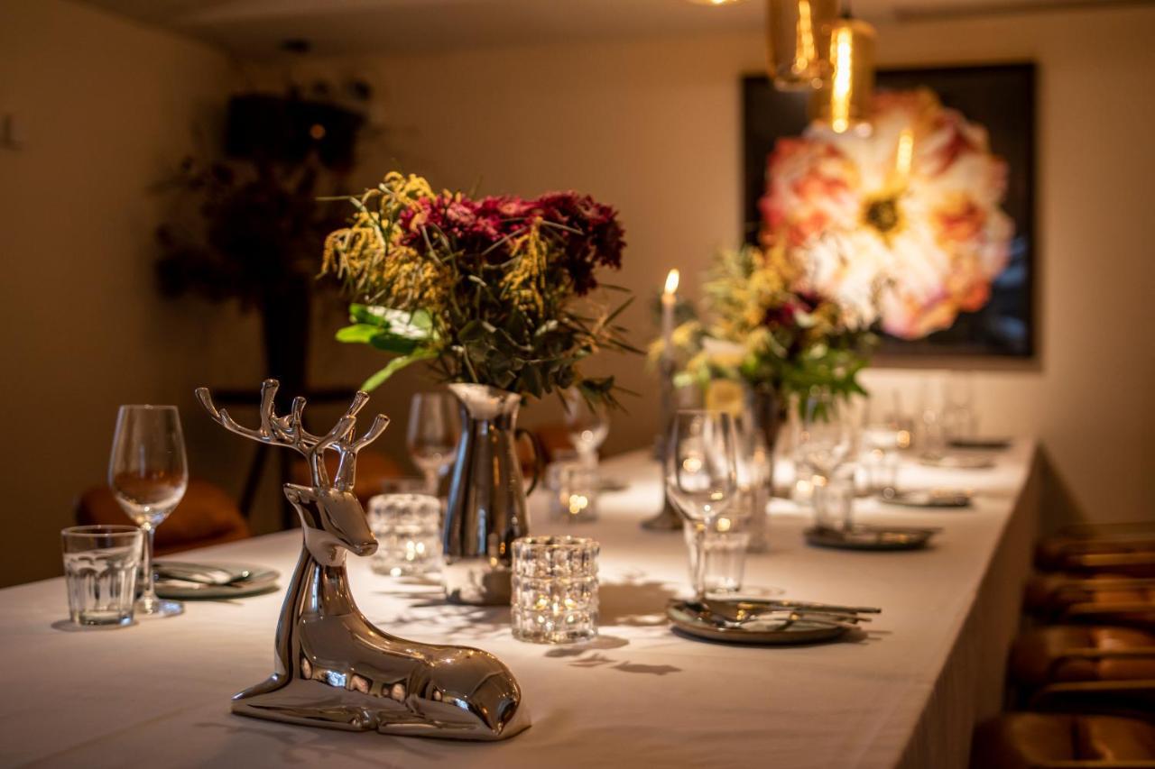 Hotel No'6 Garden --french Window With Garden View,close To Sea World &shekou Ferry Port &k11 Ecoast &subway Nearby ,offer Western Food And Coffee &english Speaking With Tour Services