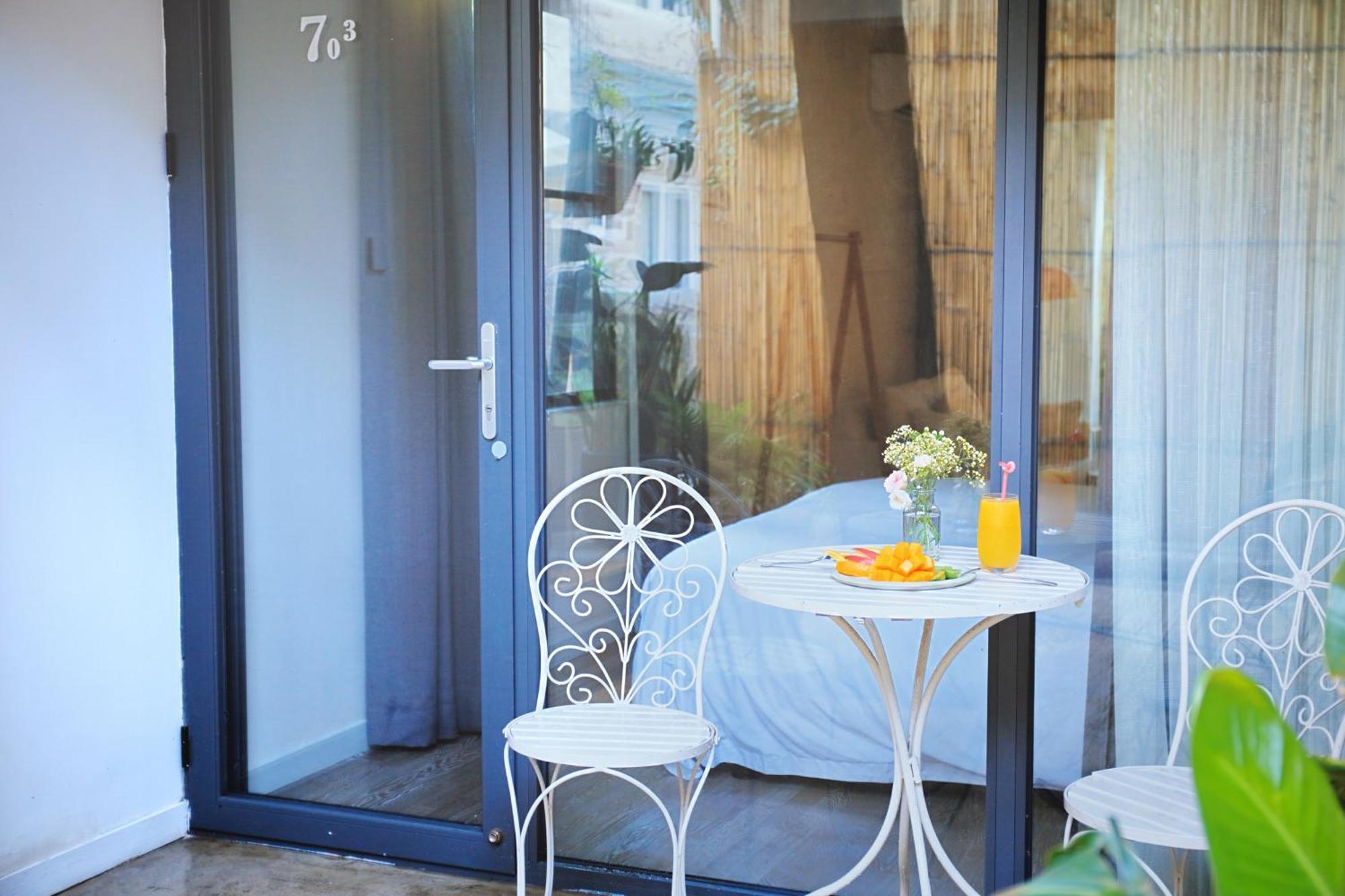 No'6 Garden --french Window With Garden View,close To Sea World &shekou Ferry Port &k11 Ecoast &subway Nearby ,offer Western Food And Coffee &english Speaking With Tour Services 4*