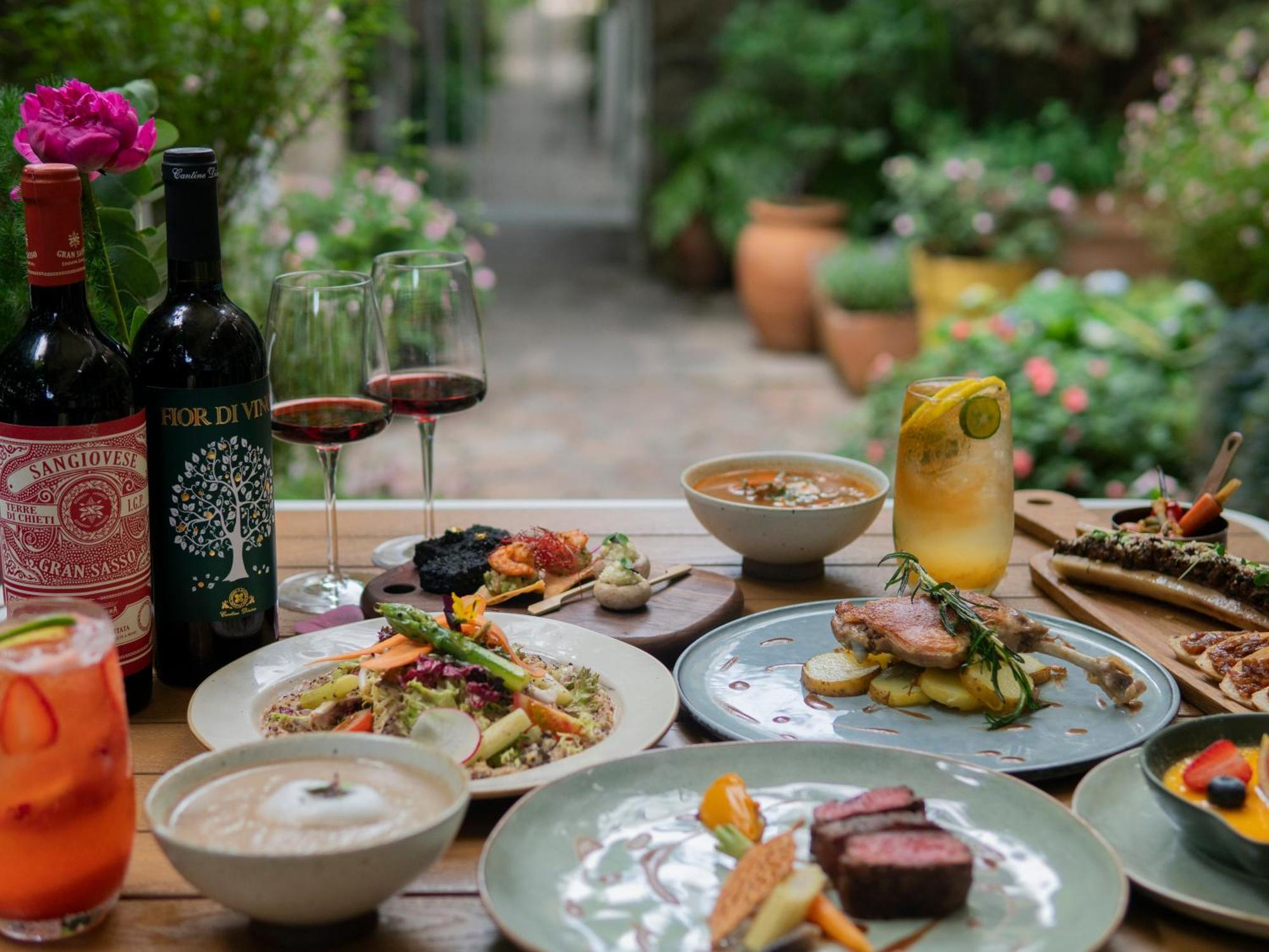 No'6 Garden --french Window With Garden View,close To Sea World &shekou Ferry Port &k11 Ecoast &subway Nearby ,offer Western Food And Coffee &english Speaking With Tour Services Шэньчжэнь