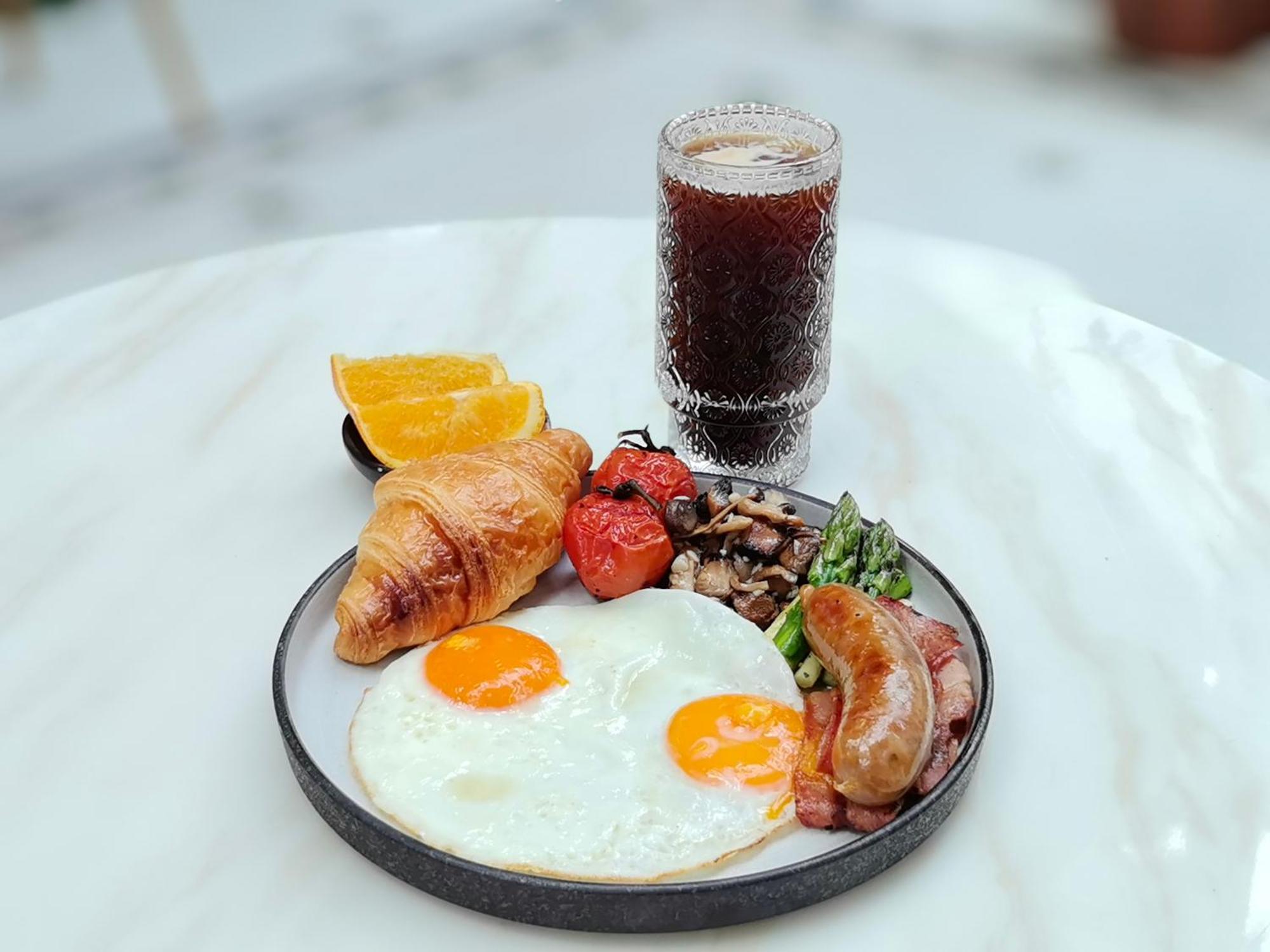 No'6 Garden --french Window With Garden View,close To Sea World &shekou Ferry Port &k11 Ecoast &subway Nearby ,offer Western Food And Coffee &english Speaking With Tour Services Hotel
