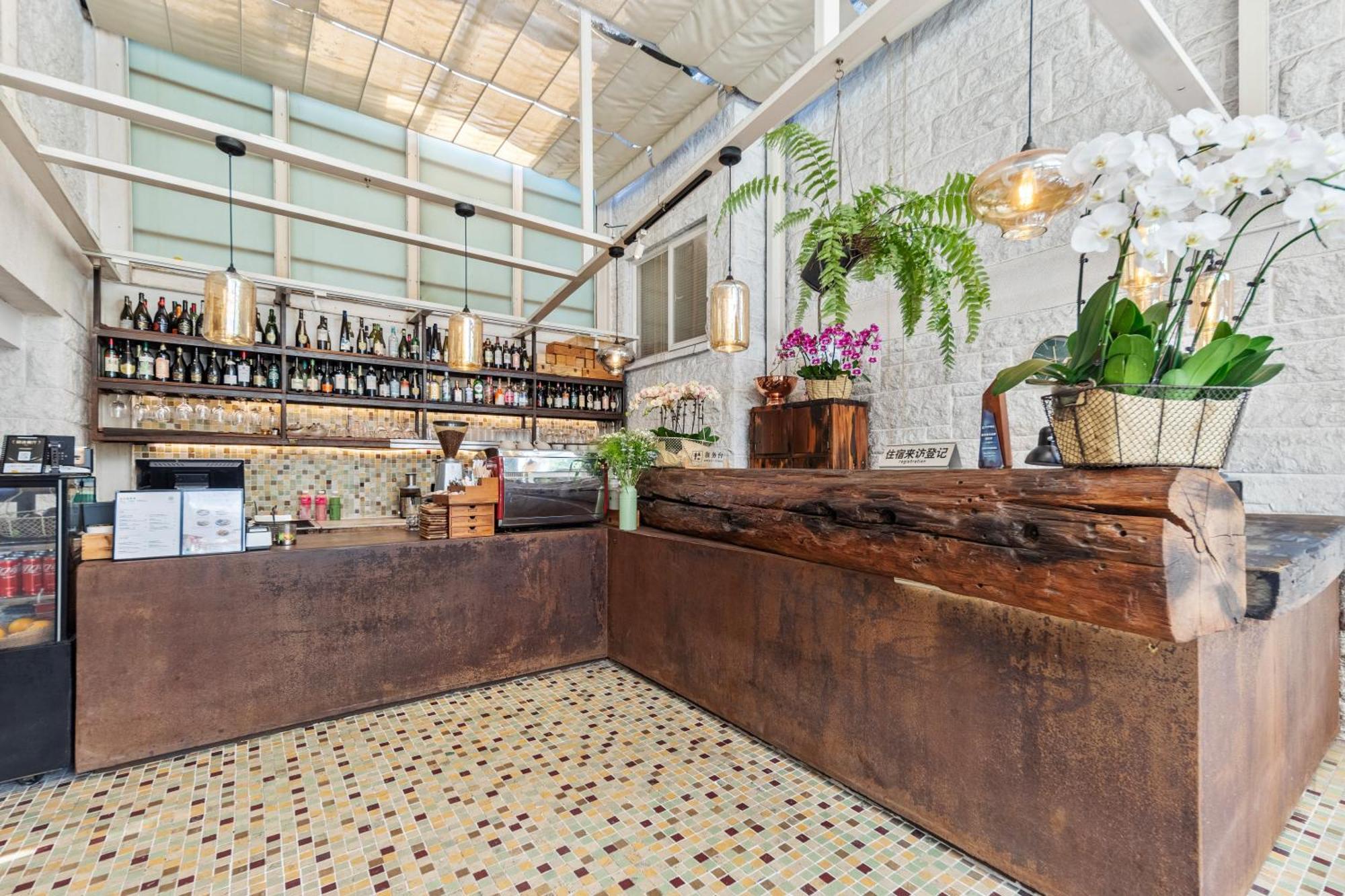酒店 No'6 Garden --french Window With Garden View,close To Sea World &shekou Ferry Port &k11 Ecoast &subway Nearby ,offer Western Food And Coffee &english Speaking With Tour Services