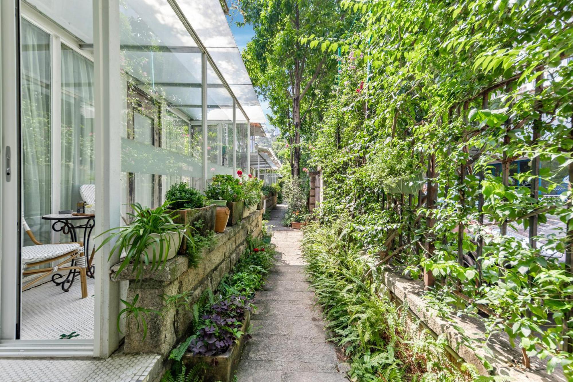 No'6 Garden --french Window With Garden View,close To Sea World &shekou Ferry Port &k11 Ecoast &subway Nearby ,offer Western Food And Coffee &english Speaking With Tour Services 酒店 深圳